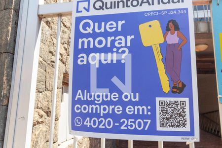 Casa à venda com 226m², 4 quartos e 2 vagas Casa à venda com 226m², 4 quartos e 2 vagasFachada - Placa