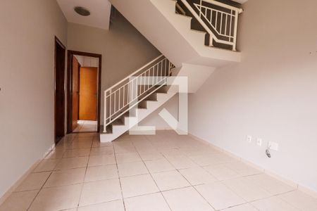 Sala de casa de condomínio para alugar com 3 quartos, 101m² em Jardim Tropical, Indaiatuba