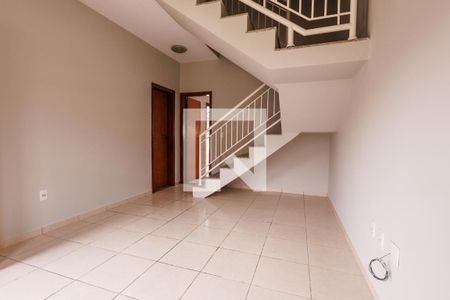 Sala de casa de condomínio para alugar com 3 quartos, 101m² em Jardim Tropical, Indaiatuba