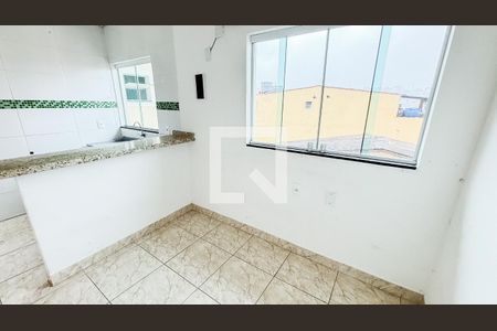 Sala - Cozinha de apartamento para alugar com 2 quartos, 65m² em Parque São Vicente, Santo André