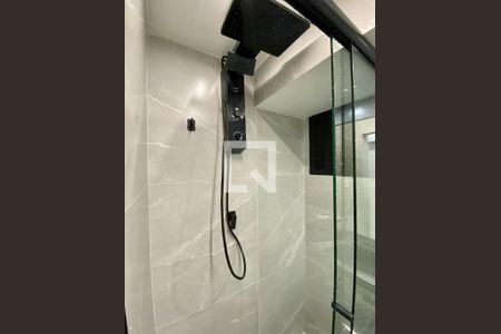 Banheiro de kitnet/studio para alugar com 1 quarto, 30m² em Centro, Rio de Janeiro