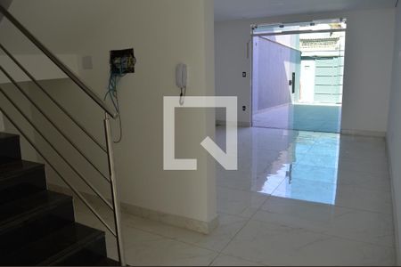 Sala de casa à venda com 3 quartos, 110m² em Parque Xangri-lá, Contagem