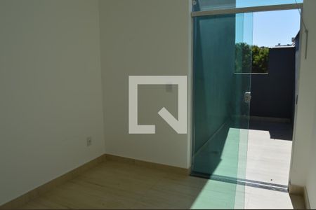 Quarto 2 de casa à venda com 3 quartos, 110m² em Parque Xangri-lá, Contagem