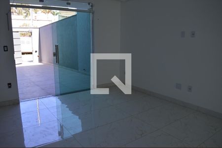 Sala de casa à venda com 3 quartos, 110m² em Parque Xangri-lá, Contagem