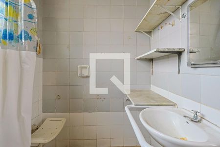 Banheiro de apartamento à venda com 1 quarto, 77m² em Santa Efigênia, Belo Horizonte