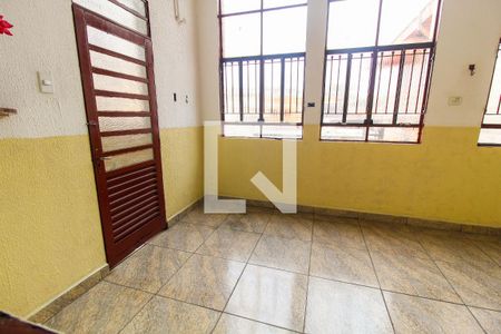 Vista do Quarto 1 de casa para alugar com 2 quartos, 90m² em Vila Carmosina, São Paulo