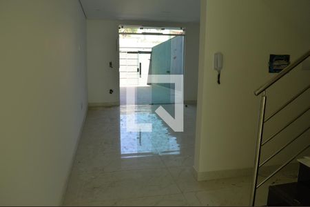 Sala de casa à venda com 3 quartos, 110m² em Parque Xangri-lá, Contagem