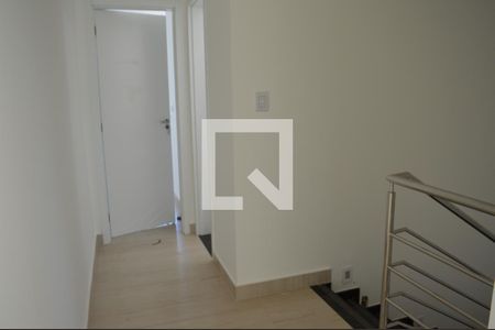 Corredor de casa à venda com 3 quartos, 110m² em Parque Xangri-lá, Contagem