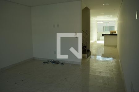 Sala de casa à venda com 3 quartos, 110m² em Parque Xangri-lá, Contagem