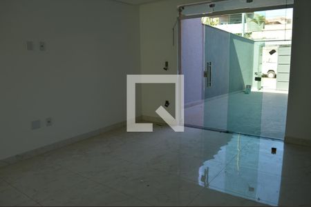 Sala de casa à venda com 3 quartos, 110m² em Parque Xangri-lá, Contagem