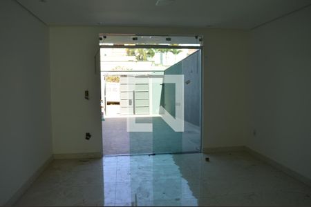 Sala de casa à venda com 3 quartos, 110m² em Parque Xangri-lá, Contagem