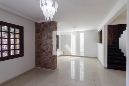 Sala de casa para alugar com 3 quartos, 528m² em Carioca, Curitiba