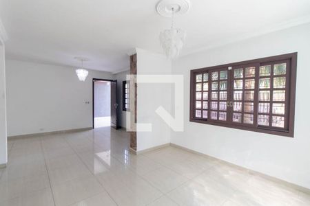 Sala de casa para alugar com 3 quartos, 528m² em Carioca, Curitiba