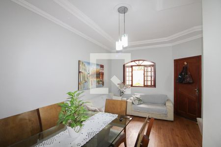 Sala de casa à venda com 3 quartos, 180m² em Piratininga, Belo Horizonte