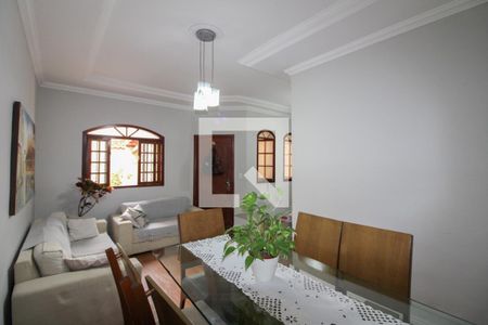 Sala de casa à venda com 3 quartos, 180m² em Piratininga, Belo Horizonte