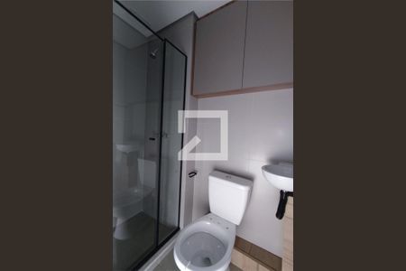 Banheiro de apartamento para alugar com 1 quarto, 20m² em Alto da Glória, Curitiba