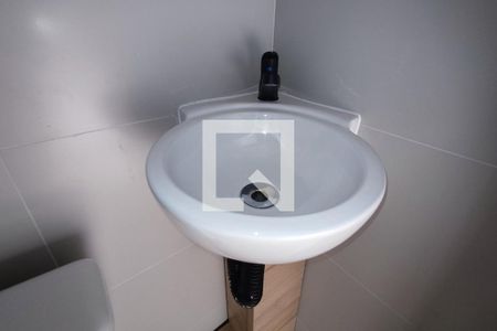 Banheiro de apartamento para alugar com 1 quarto, 20m² em Alto da Glória, Curitiba