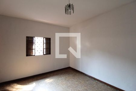 Sala de casa para alugar com 2 quartos, 180m² em Glória, Belo Horizonte