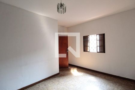 Sala de casa para alugar com 2 quartos, 180m² em Glória, Belo Horizonte