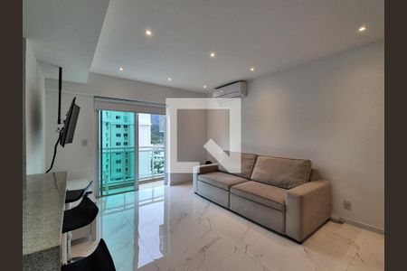 Sala de apartamento para alugar com 2 quartos, 120m² em Barra da Tijuca, Rio de Janeiro