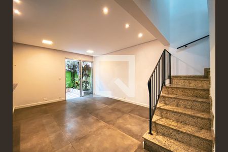 Sala de casa de condomínio à venda com 2 quartos, 80m² em Vila São Silvestre, São Paulo