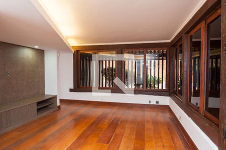 Sala de TV de casa de condomínio para alugar com 5 quartos, 2900m² em Vila Del Rey, Nova Lima