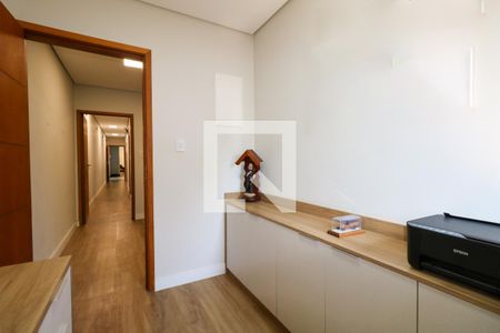 Casa à venda com 474m², 4 quartos e 4 vagas Casa à venda com 474m², 4 quartos e 4 vagasEscritório