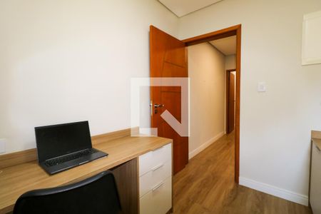 Casa à venda com 474m², 4 quartos e 4 vagas Casa à venda com 474m², 4 quartos e 4 vagasEscritório