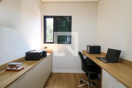 Casa à venda com 474m², 4 quartos e 4 vagas Casa à venda com 474m², 4 quartos e 4 vagasEscritório
