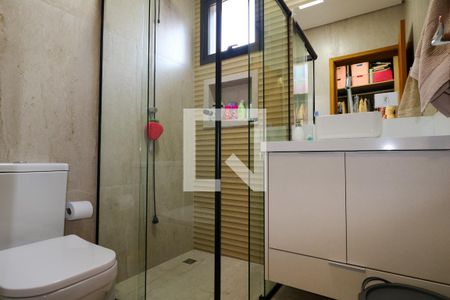 Casa à venda com 474m², 4 quartos e 4 vagas Casa à venda com 474m², 4 quartos e 4 vagasBanheiro da Suíte 2