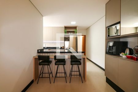 Casa à venda com 474m², 4 quartos e 4 vagas Casa à venda com 474m², 4 quartos e 4 vagasCozinha
