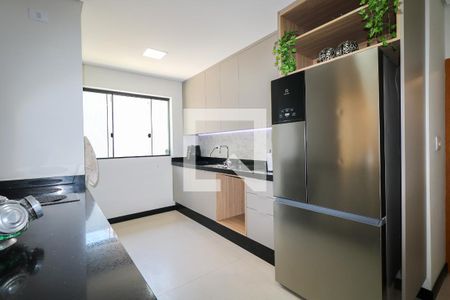 Casa à venda com 474m², 4 quartos e 4 vagas Casa à venda com 474m², 4 quartos e 4 vagasCozinha