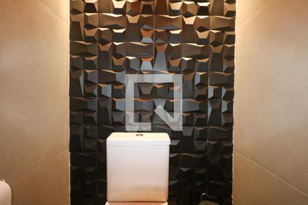 Casa à venda com 474m², 4 quartos e 4 vagas Casa à venda com 474m², 4 quartos e 4 vagasBanheiro da Área Gourmet
