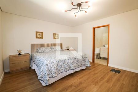 Casa à venda com 474m², 4 quartos e 4 vagas Casa à venda com 474m², 4 quartos e 4 vagasSuíte 3