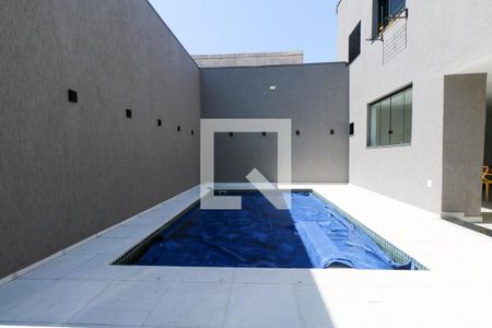 Casa à venda com 474m², 4 quartos e 4 vagas Casa à venda com 474m², 4 quartos e 4 vagasPiscina