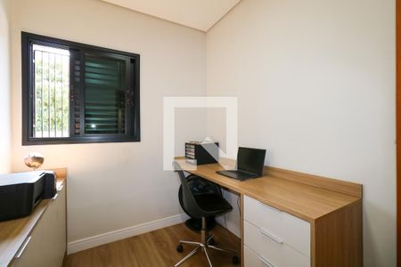 Casa à venda com 474m², 4 quartos e 4 vagas Casa à venda com 474m², 4 quartos e 4 vagasEscritório