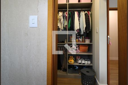 Casa à venda com 474m², 4 quartos e 4 vagas Casa à venda com 474m², 4 quartos e 4 vagasBanheiro da Suíte 1