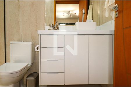 Casa à venda com 474m², 4 quartos e 4 vagas Casa à venda com 474m², 4 quartos e 4 vagasBanheiro da Suíte 3