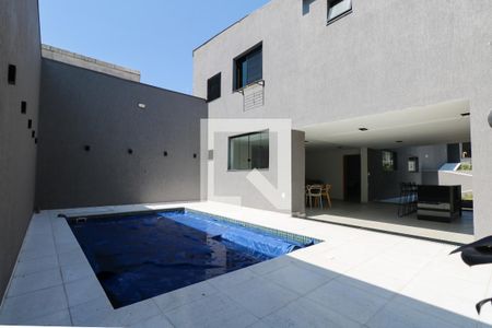 Casa à venda com 474m², 4 quartos e 4 vagas Casa à venda com 474m², 4 quartos e 4 vagasPiscina