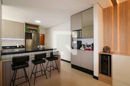 Casa à venda com 474m², 4 quartos e 4 vagas Casa à venda com 474m², 4 quartos e 4 vagasCozinha