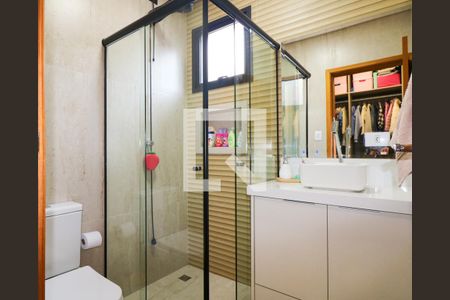 Casa à venda com 474m², 4 quartos e 4 vagas Casa à venda com 474m², 4 quartos e 4 vagasBanheiro da Suíte 2