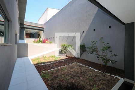 Casa à venda com 474m², 4 quartos e 4 vagas Casa à venda com 474m², 4 quartos e 4 vagasQuintal/Jardim