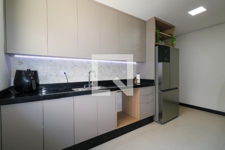Casa à venda com 474m², 4 quartos e 4 vagas Casa à venda com 474m², 4 quartos e 4 vagasCozinha