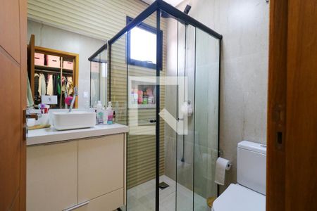 Casa à venda com 474m², 4 quartos e 4 vagas Casa à venda com 474m², 4 quartos e 4 vagasBanheiro da Suíte 1