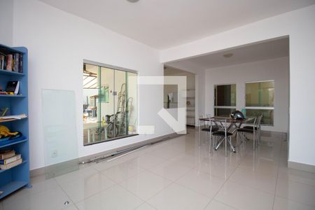 Sala 1 de casa de condomínio para alugar com 3 quartos, 150m² em Setor Habitacional Arniqueira (águas Claras), Brasília