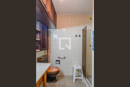 Banheiro de apartamento à venda com 1 quarto, 68m² em Santana, Porto Alegre