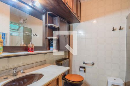 Banheiro de apartamento à venda com 1 quarto, 68m² em Santana, Porto Alegre