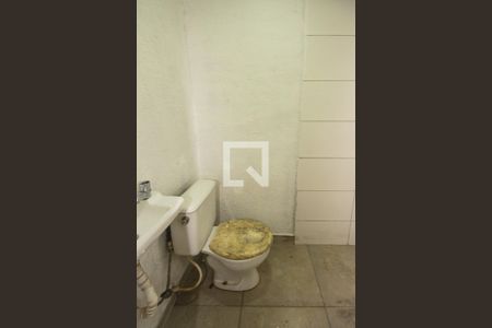 Banheiro de casa para alugar com 2 quartos, 30m² em Jardim Guiomar, São Paulo