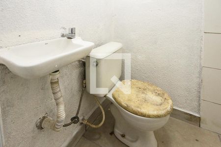 Banheiro de casa para alugar com 2 quartos, 30m² em Jardim Guiomar, São Paulo