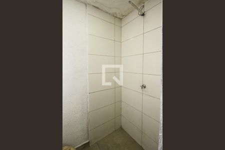 Banheiro de casa para alugar com 2 quartos, 30m² em Jardim Guiomar, São Paulo